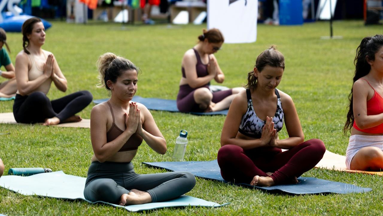 Students at wellness week activity. Photo by Göksun Barış Gökalp on Pexels.com.