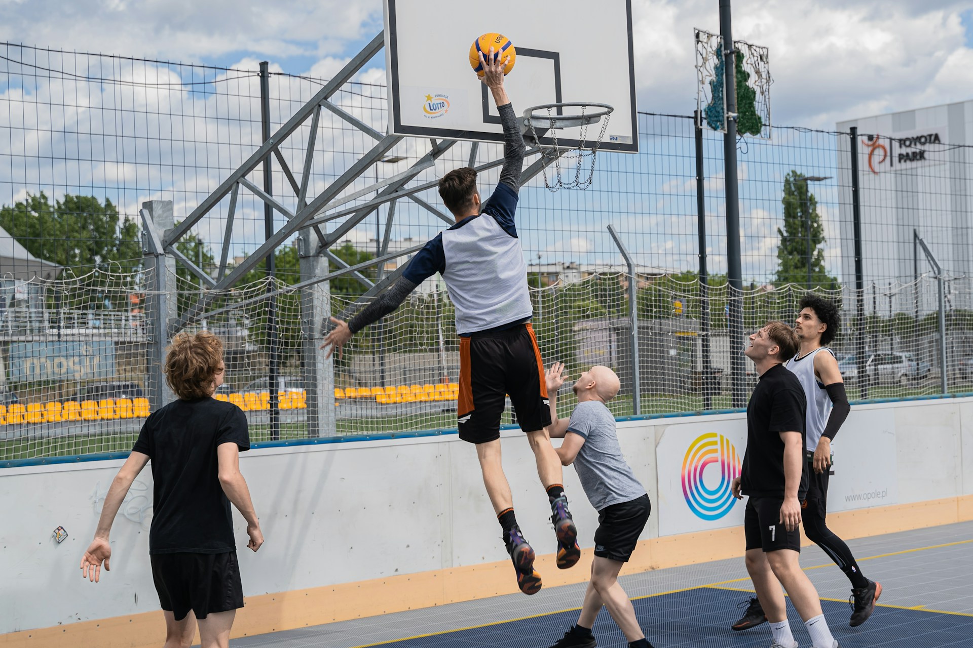 Students playing basketball together. Photo by Piotr Czirnia on Unsplash.