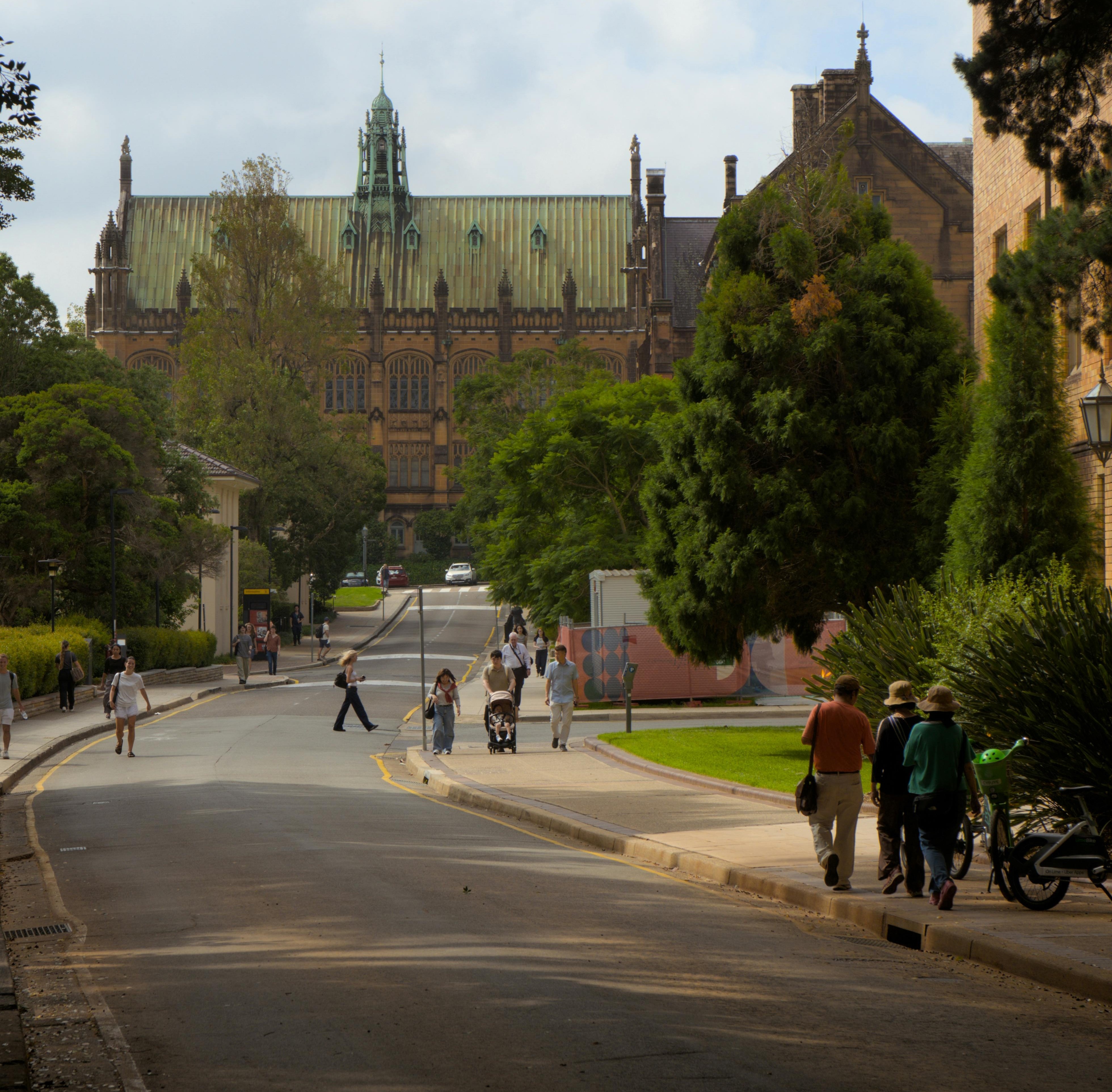 Dakota Lakes Campus. Photo by Joel Santos on Pexels.com.