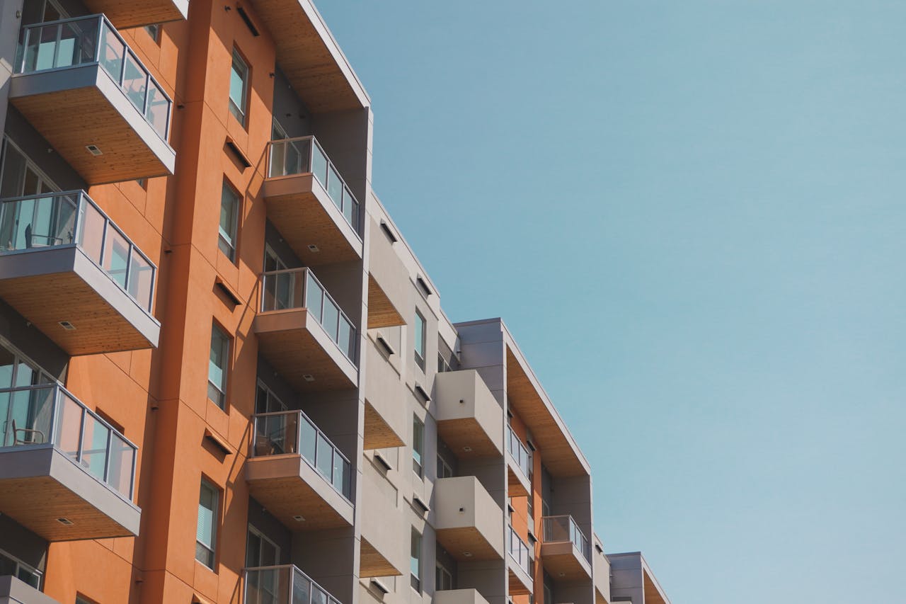 Apartment building. Photo by Thomas Plets on Pexels.com.